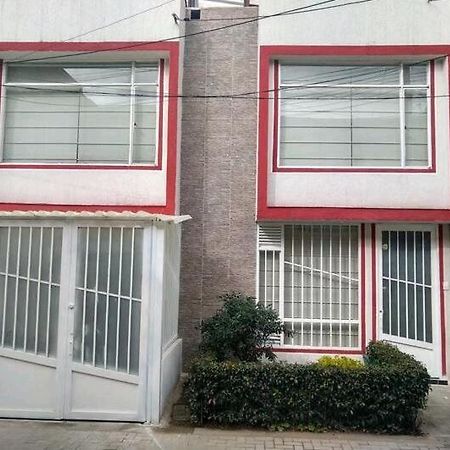 Alojamiento "Como En Casa" Cerca Al Aeropuerto!! Bogotá Eksteriør bilde