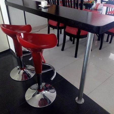 Alojamiento "Como En Casa" Cerca Al Aeropuerto!! Bogotá Eksteriør bilde