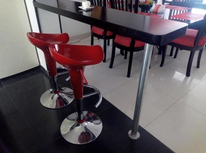 Alojamiento "Como En Casa" Cerca Al Aeropuerto!! Bogotá Eksteriør bilde